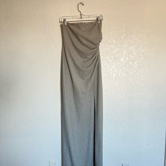 Adrianna Papell Dresses & Skirts - Adrianna Papell gown